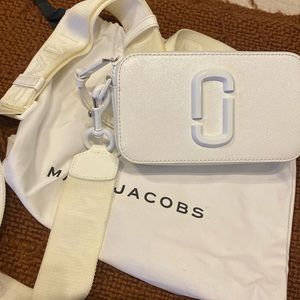Marc Jacobs “The Snapshot” bag in white saffiano
